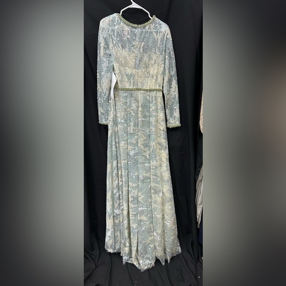 Mac Duggal 12460 NWOT Sequin Embellished Jewel Neckline Lace Gown - Picture 5 of 8